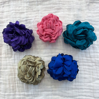 Pinza flor tela