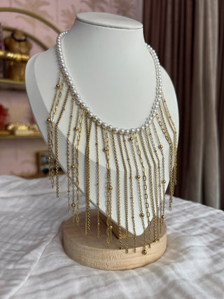 Collar perlas y cadenas
