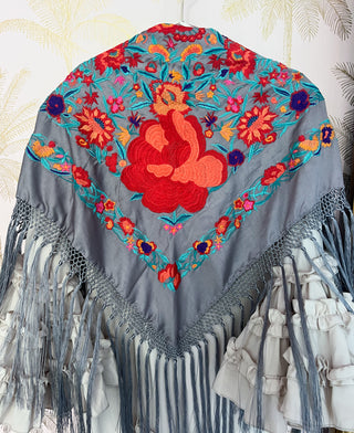 Mantoncillo Cayetana gris con rojo