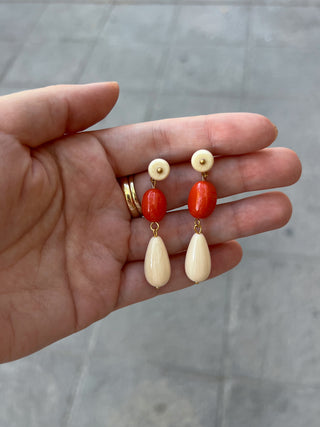 Pendientes beige y coral