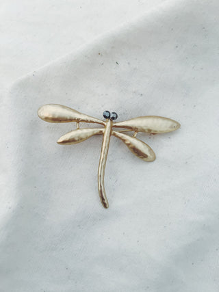 Broche libélula ojos negros