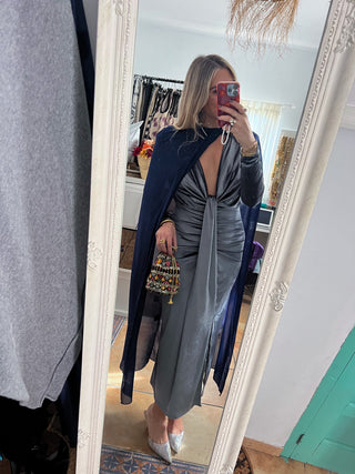 Vestido cascada terciopelo gris