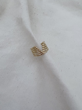Anillo V bolitas oro