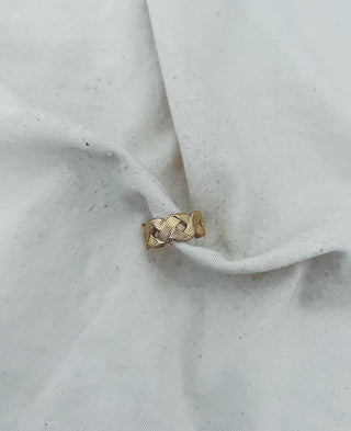 Anillo rombos cruzados