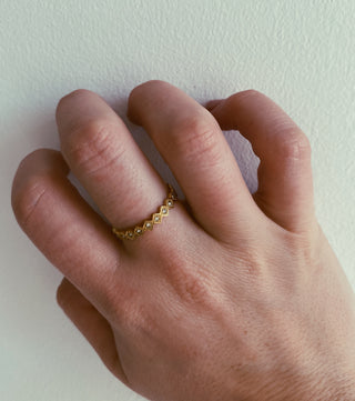 Anillo Rombos y diamantes