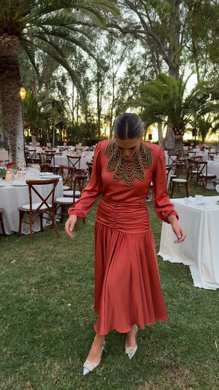 Maxi cuello madera dorado