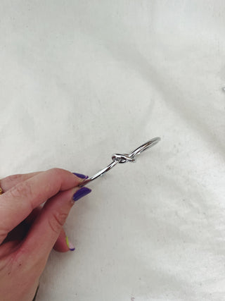 Brazalete nudo plata