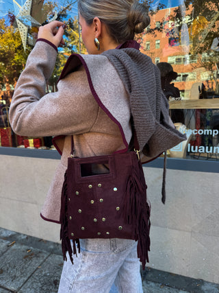 Bolso flecos tachuelas