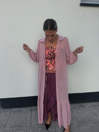 Capa con manga fruncida rosa maquillaje