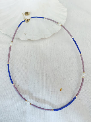 Bolitas y perlas azul y lila