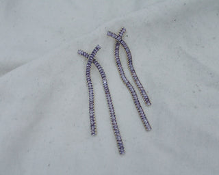 Pendientes cruzados diamantitos lila
