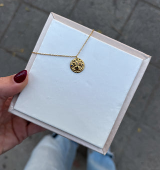 Cadena ojo detalles oro
