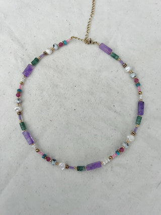 Cadenita piedras lilas y Perlas