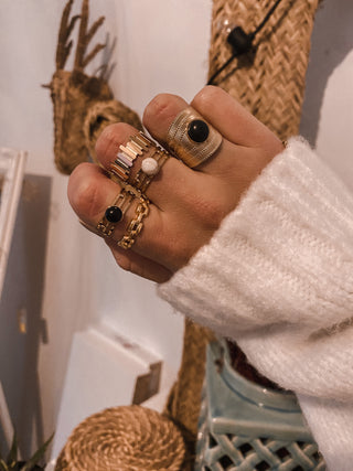 Anillo Detalle piedra blanca