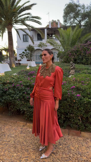 Maxi cuello madera dorado
