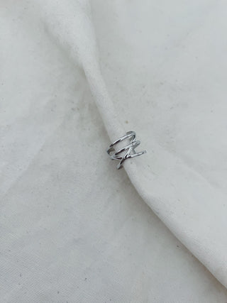 Anillo Triángulo y líneas plata