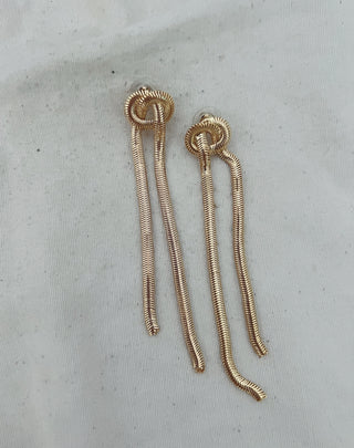 Pendientes pretzel dorados