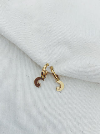 Pendiente lunar oro